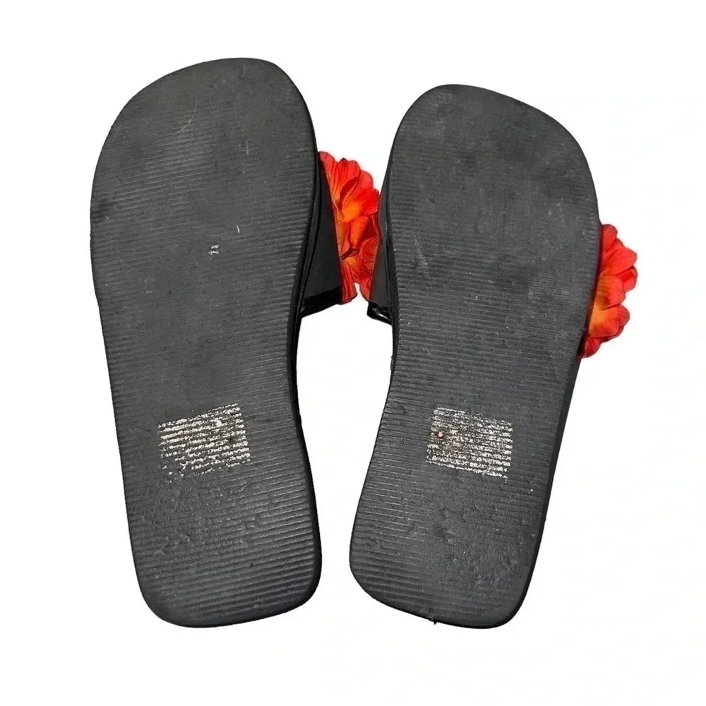 Hawaiian Selection M‎ (8-9) slip on sandal with red flowers